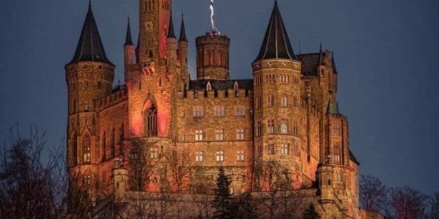 Poshmark banner for @castles